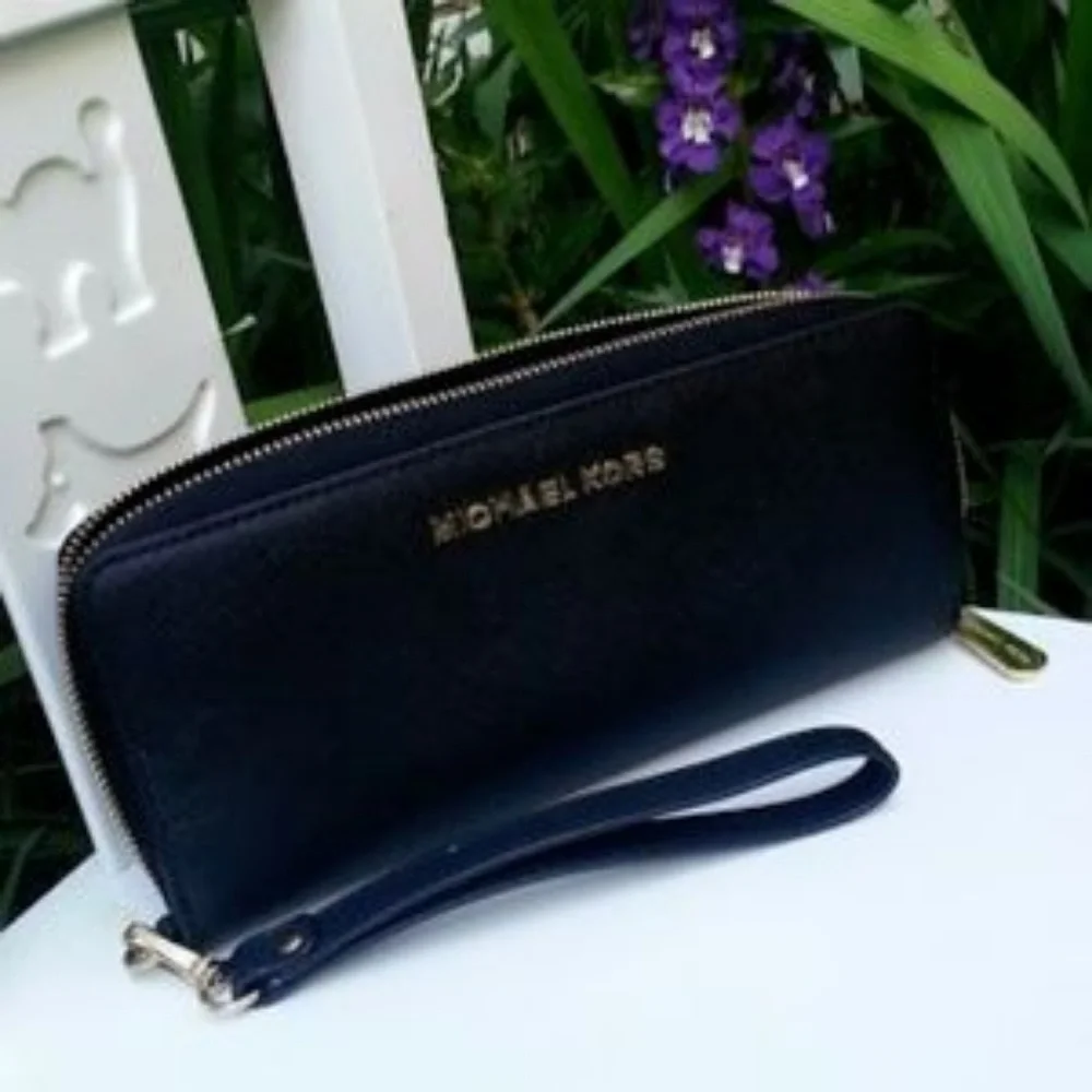Michael Kors Jet Set Travel Large CONTINENTAL Black Leather wallet wristlet
